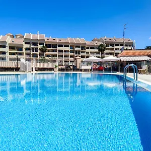 los-cristianos-heated-swimming-pool-air-conditioned.in-canary-islands.com/